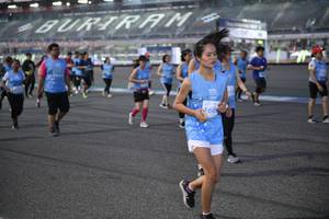 BIB: 52053, 5130, 529
                            <button type="button" onclick="openModal(10463189)" class="btn btn-primary btn-sm float-right btn-popup" data-toggle="modal" data-target=".modal-high-quality">
                        <i class="fas fa-shopping-cart"></i> Add to Cart
                    </button>
                                            <button type="button" onclick="isThisMe(10463189, true)" class="btn btn-success btn-sm float-right btn-popup btn-isme hidden" data-toggle="tooltip" data-placement="bottom" title="นี่คือรูปของคุณใช่ไหม คลิกที่นี่เพื่อเอาเข้าอัลบั้ม">
                        <i class="fas fa-plus"></i> Add to album
                    </button>
                    <button type="button" onclick="isThisMe(10463189, false)" class="btn btn-warning btn-sm float-right btn-popup btn-isnotme hidden">
                        <i class="fas fa-ban"></i> Remove from album
                    </button>